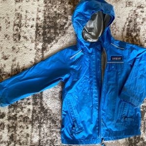 Patagonia rain shell size 2T